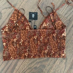 Cute garage top - never worn